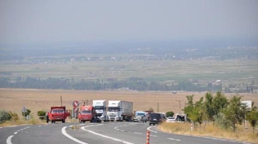 Doğubayazıt- Iğdır Karayolu &Ccedil;atışma Nedeniyle Kapandı (2)