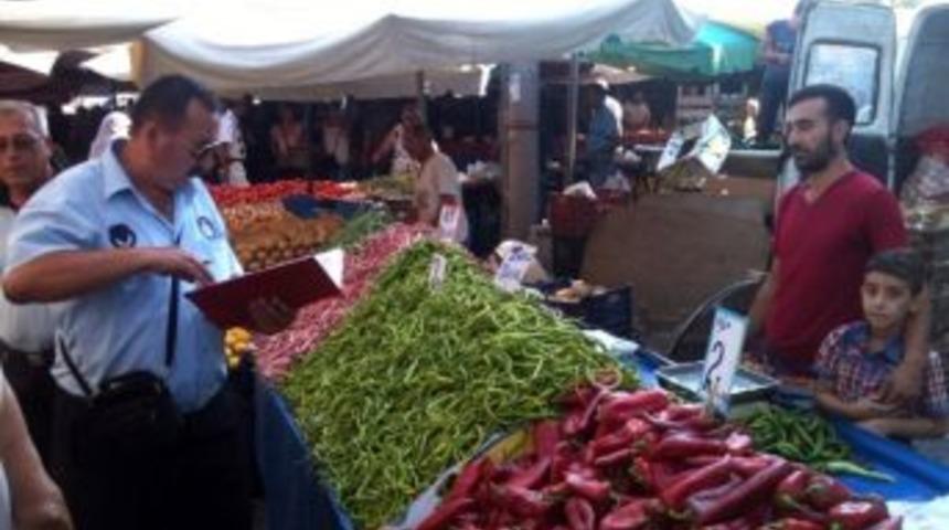 Fo&ccedil;a&rsquo;da Zabıta Ekipleri Pazar Yerinde Denetime &Ccedil;ıktı