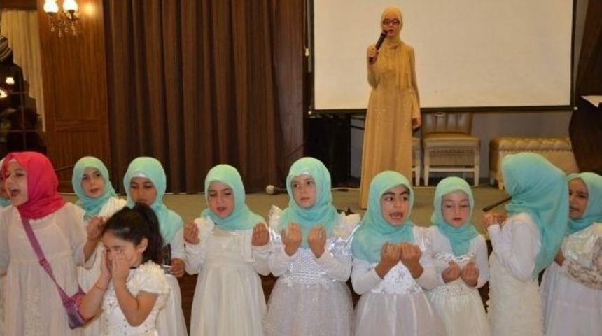 Bilgi Evi &Ouml;ğrencileri İlahilerle Dinleyenleri Mest Etti