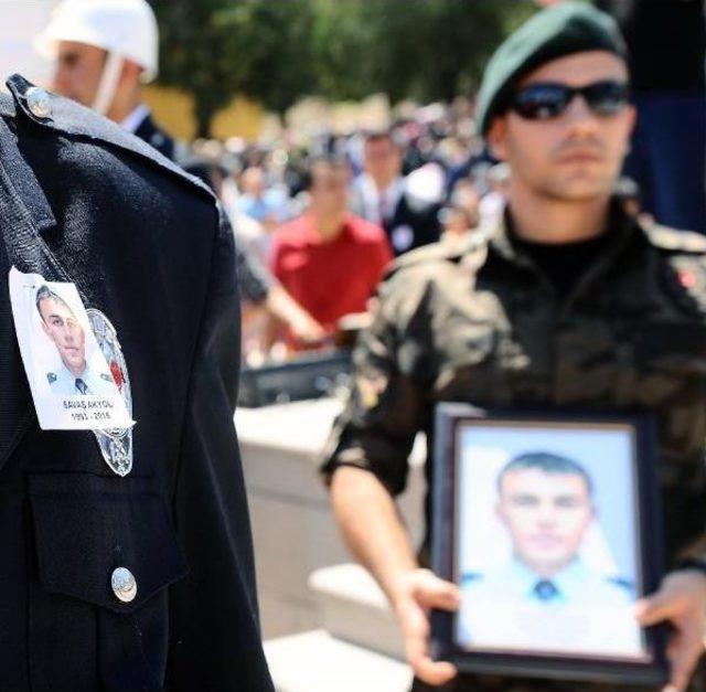 Düğün Tarihini Beklerken Şehit Düşen Polis Memuru Akyol Toprağa Verildi