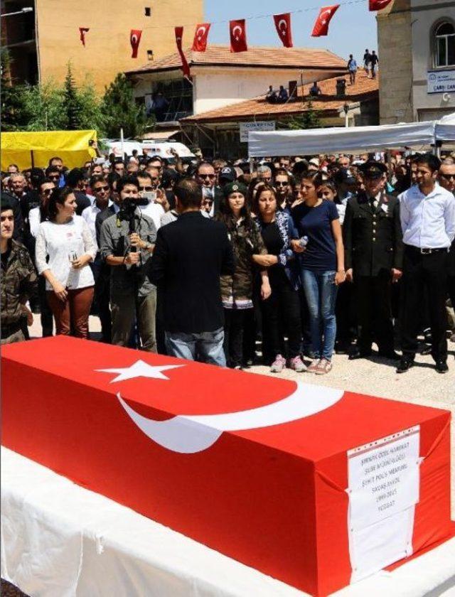 Düğün Tarihini Beklerken Şehit Düşen Polis Memuru Akyol Toprağa Verildi