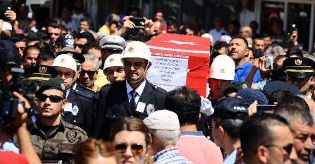 Düğün Tarihini Beklerken Şehit Düşen Polis Memuru Akyol Toprağa Verildi