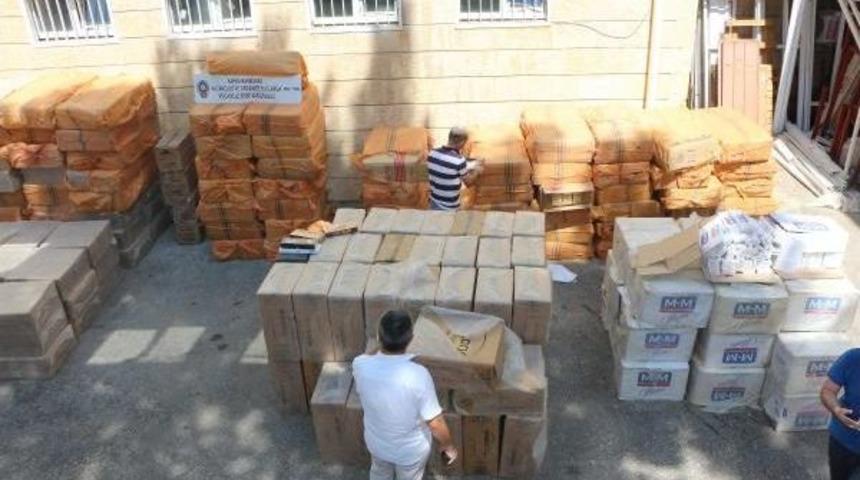 Polisin Ateş A&ccedil;ıp Durdurduğu Kamyonda 200 Bin Paket Ka&ccedil;ak Sigara