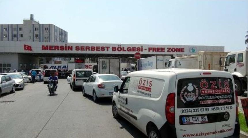 Mersin Serbest B&ouml;lgesi'nde Tırcı Eylemi