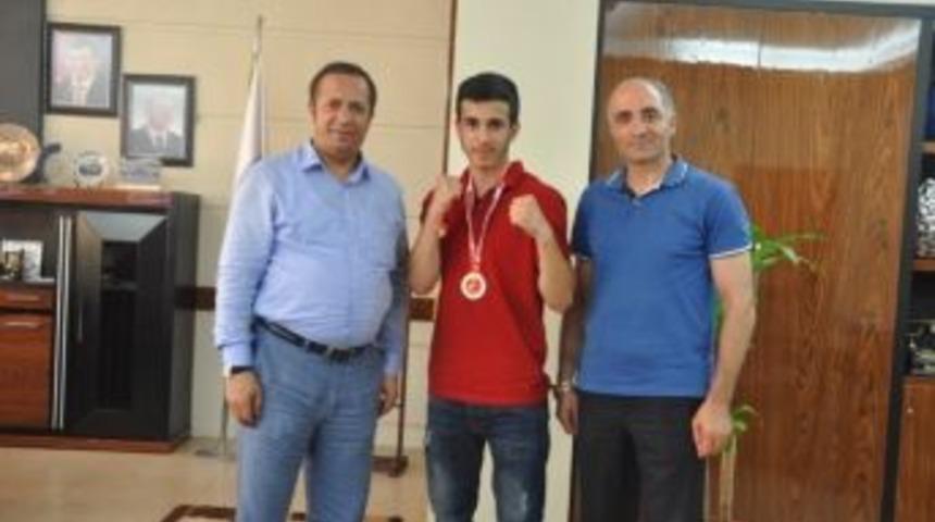 Başkan Toltar Başarıyı Altınla &Ouml;d&uuml;llendirdi