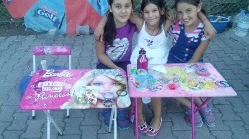 Şehit &Ccedil;ocukları I&ccedil;in Kendi Takılarını Satmaya Başladılar