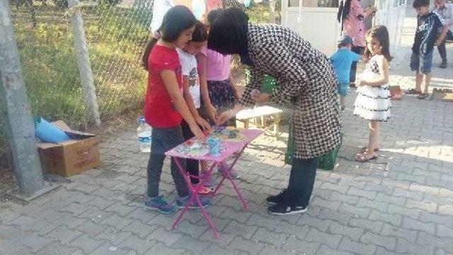 Şehit Çocukları Için Kendi Takılarını Satmaya Başladılar