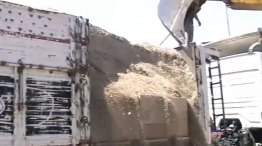 Pomza Y&uuml;kl&uuml; Kamyondan Ka&ccedil;ak Sigara &Ccedil;ıktı