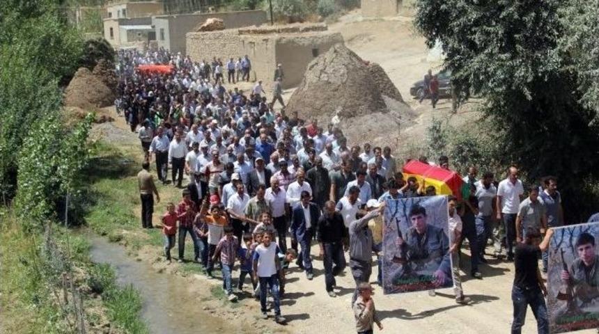 Karakola İntihar Saldırısı Ger&ccedil;ekleştiren Pkk&rsquo;lı İ&ccedil;in Cenaze T&ouml;reni