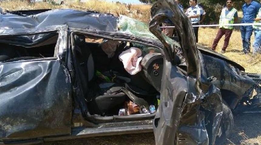 Otomobil Tarlaya Yuvarlandı: 1 &Ouml;l&uuml;, 3 Yaralı