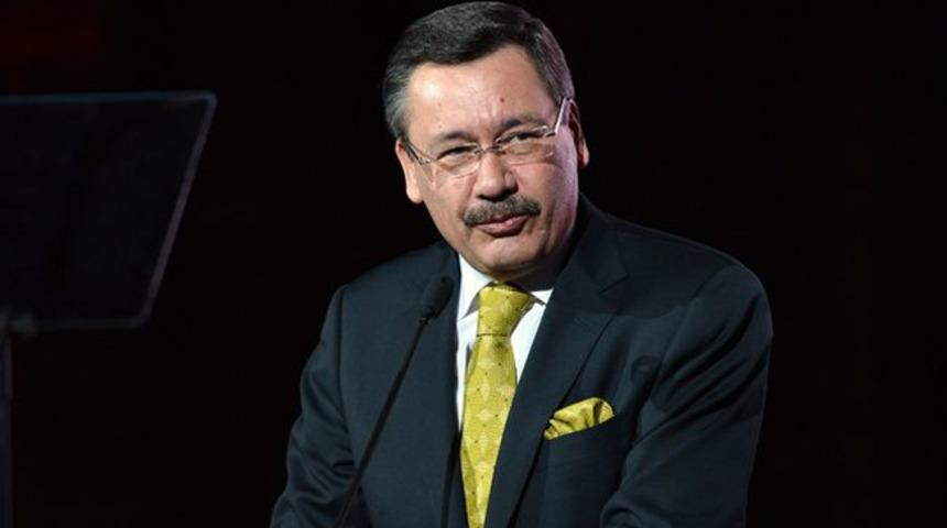 Melih G&ouml;k&ccedil;ek Twitter hesabından belediyeye sert tepki g&ouml;sterdi: Bug&uuml;ne kadar sustum ama...