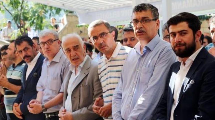 Şanlıurfa Belediye Başkanı G&uuml;ven&ccedil; Annesini Kaybetti (2)