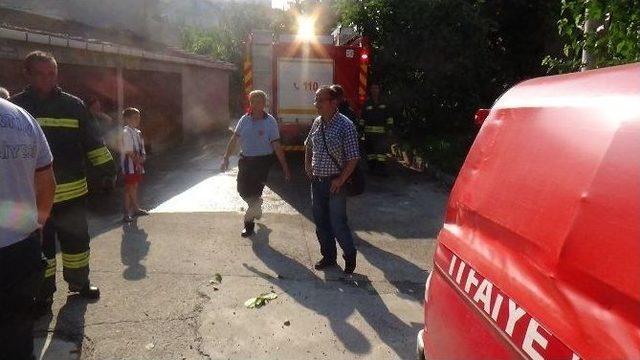 Önce Kendini Yaraladı, Sonra Evini Ateşe Verdi