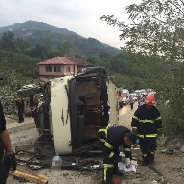 Fındık İşçilerini Taşıyan Midibüs Devrildi: 1 Ölü, 24 Yaralı