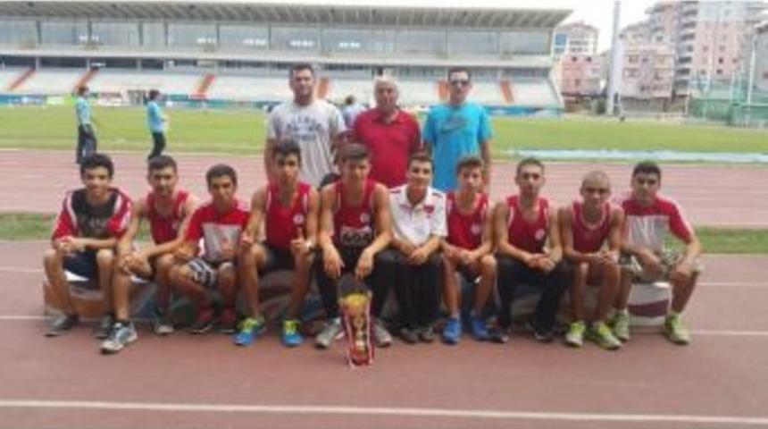 Adanalı Atletler Takım Halinde T&uuml;rkiye &Uuml;&ccedil;&uuml;nc&uuml;s&uuml; Oldu