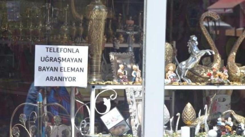 İşyerine 'telefonla Uğraşmayan' Kadın Elaman Arıyor