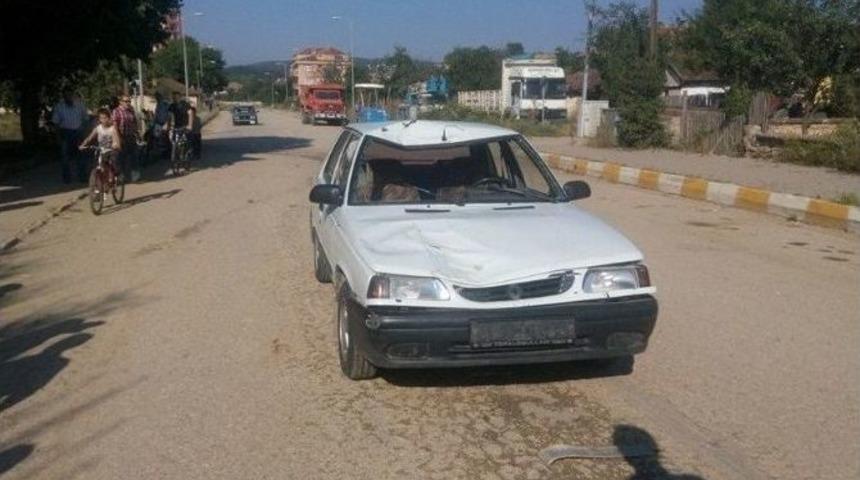 Otomobil Yayalara &Ccedil;arptı: 2 Yaralı