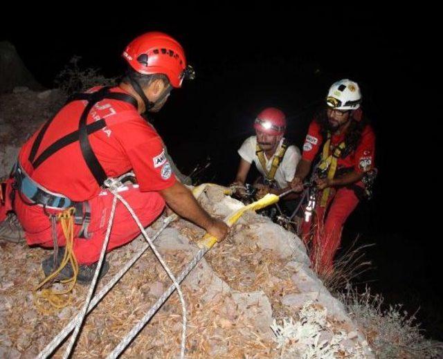 Kelebekler Vadisi'nde Mahsur Kalan Öğretmeni Akut Kurtardı