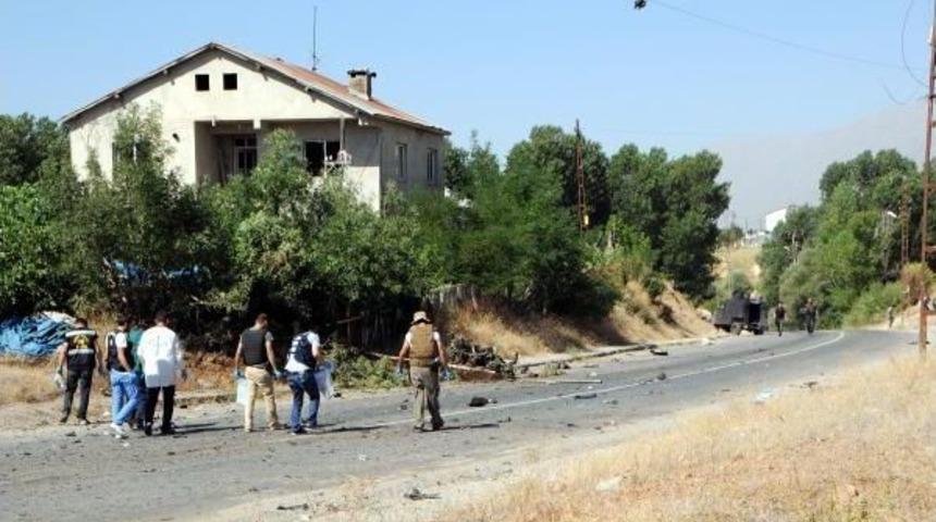 Ovacık'ta Polise Bomba Y&uuml;kl&uuml; Ara&ccedil;lı Saldırı: 1 Yaralı (2)