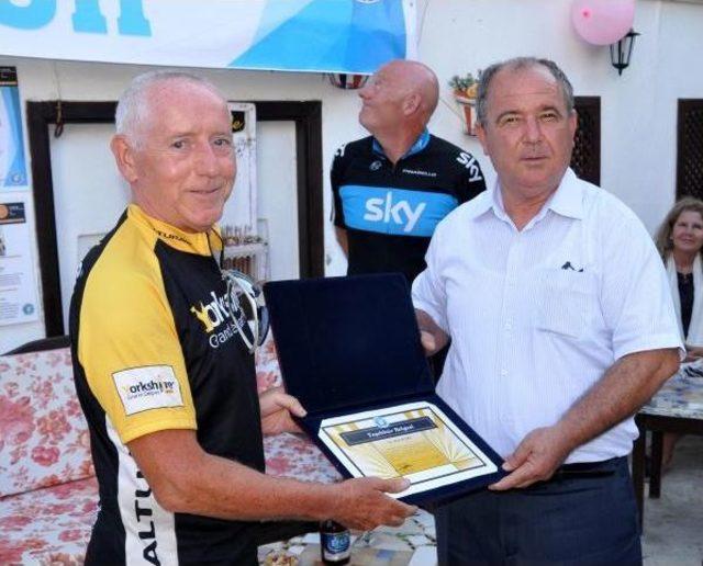 Kanserle Mücadele Için 2 İngiliz 4 Bin 700 Kilometre Pedal Çevirdi