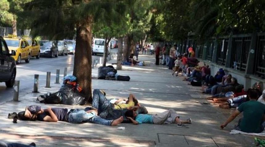 İzmir'de, Suriyeli M&uuml;lteci Akınına Karşı &Ouml;nlemler Alınıyor