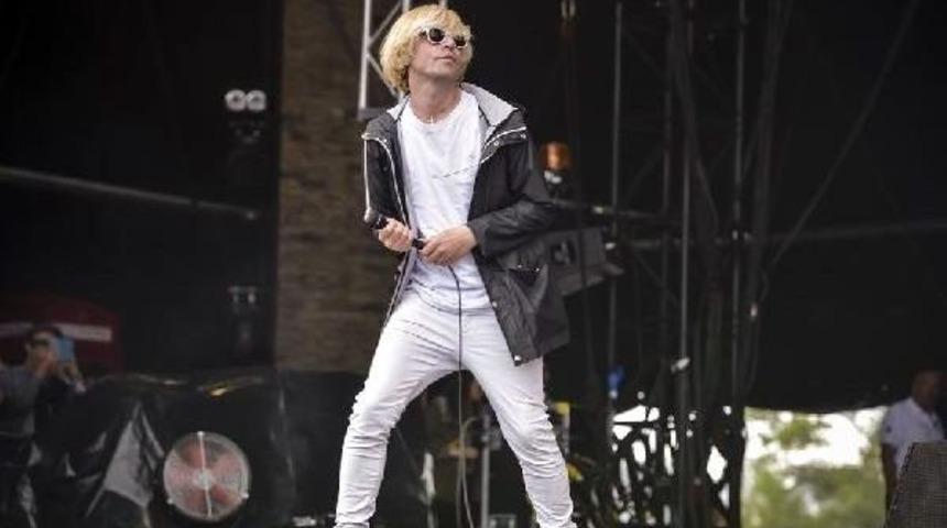 British Rock Singer Tim Burgess Leaves Free Concert Tickets Across Istanbul