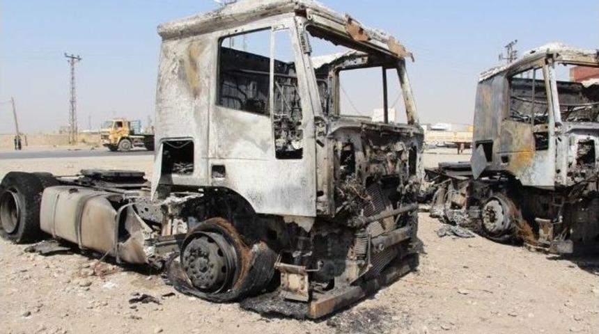 Habur Sınır Kapısı Yakınlarında 2 Tır Ateşe Verildi