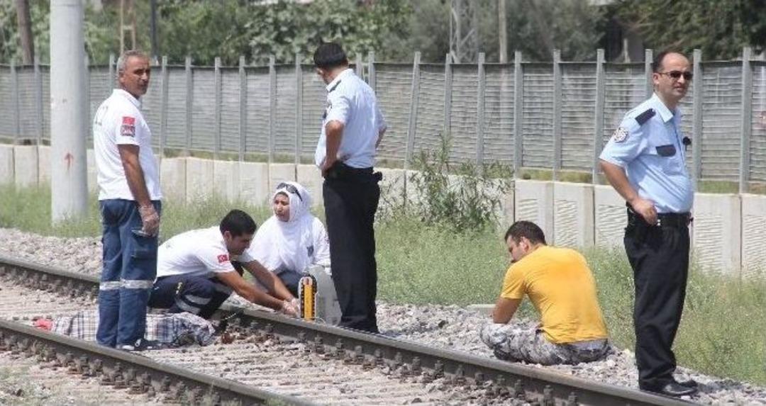 İntihar Eden Annesinin Başında Ayrılamadı