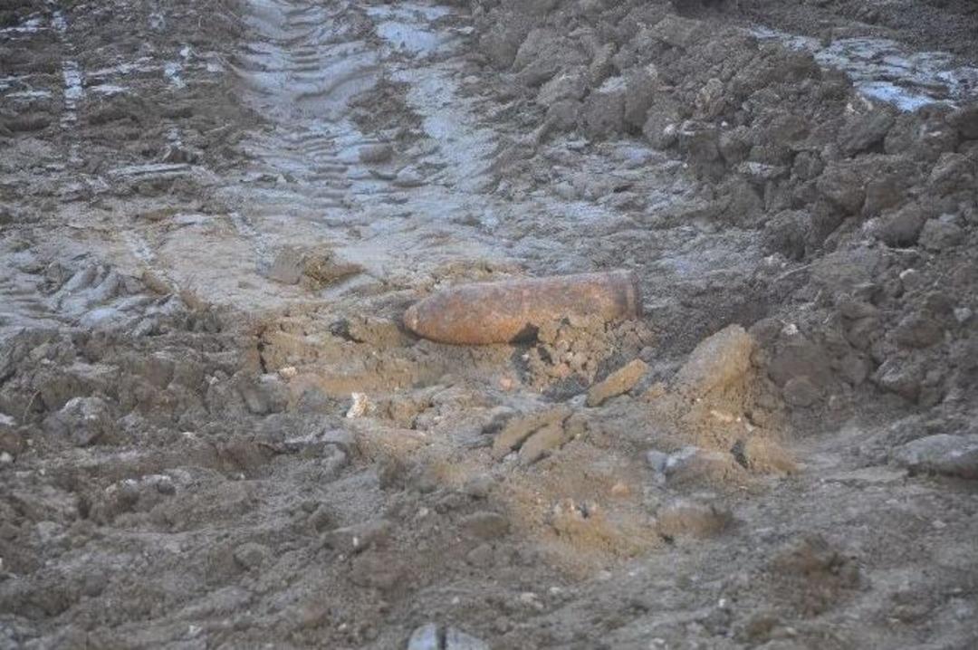 Boz&uuml;y&uuml;k&rsquo;te Patlamamış Top Mermisi Bulundu