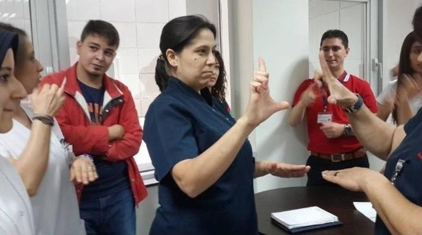 Sağlık &Ccedil;alışanlarına İşaret Dili Eğitimi