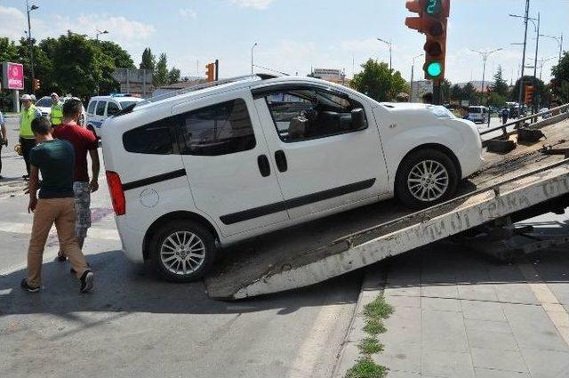 Sivas’ta Trafik Kazası: 1 Ölü, 1 Yaralı