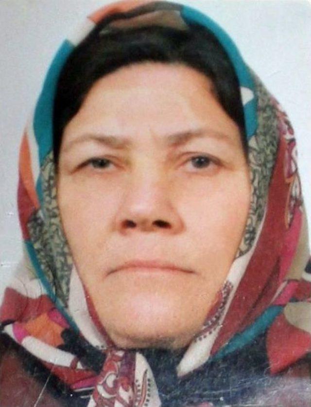 Kamyonun Altında Kalan Yaşlı Kadın Kaldırıldığı Hastanede &Ouml;ld&uuml; 1