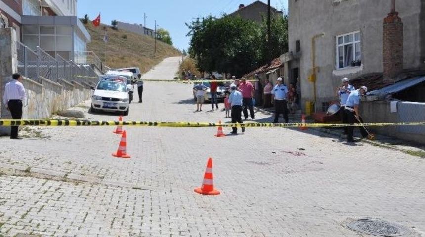 Boz&uuml;y&uuml;k&rsquo;te Servis Otob&uuml;s&uuml; 2 &Ouml;ğrenciye &Ccedil;arptı: 1 &Ouml;l&uuml;, 1 Yaralı