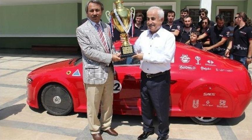 Vali Şahin &rsquo;pehlivan Elektrak&rsquo;la Tur Attı