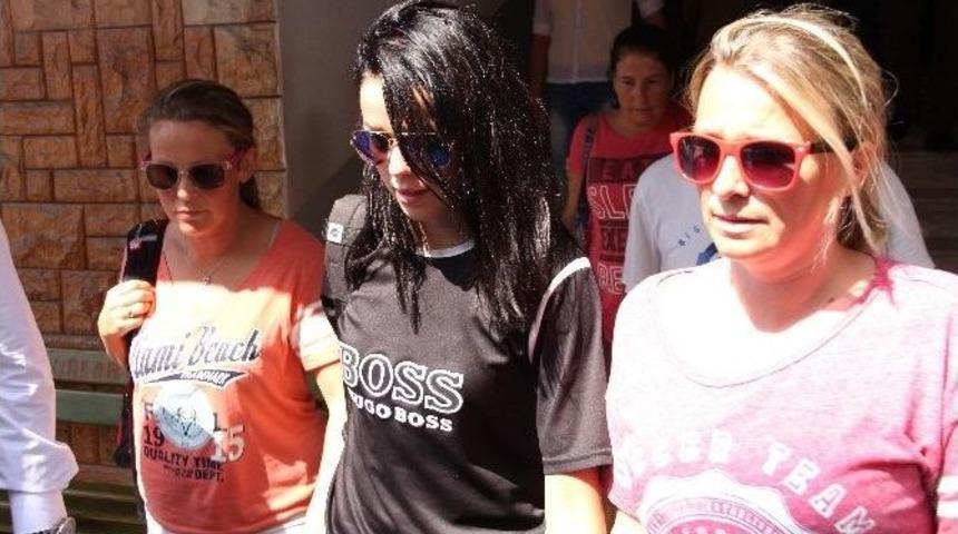 Norve&ccedil;li Kızlar Ailelerine Teslim Edildi