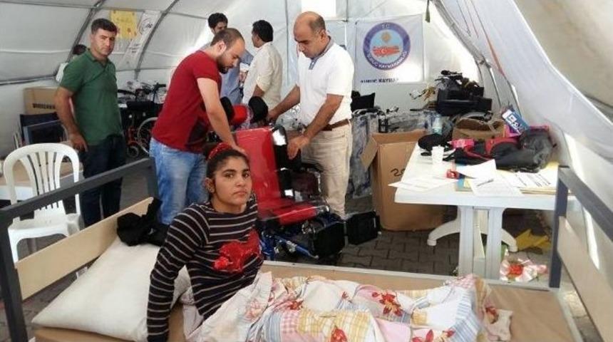 400 Suriyeli Sığınmacıya Tekerlekli Sandalye