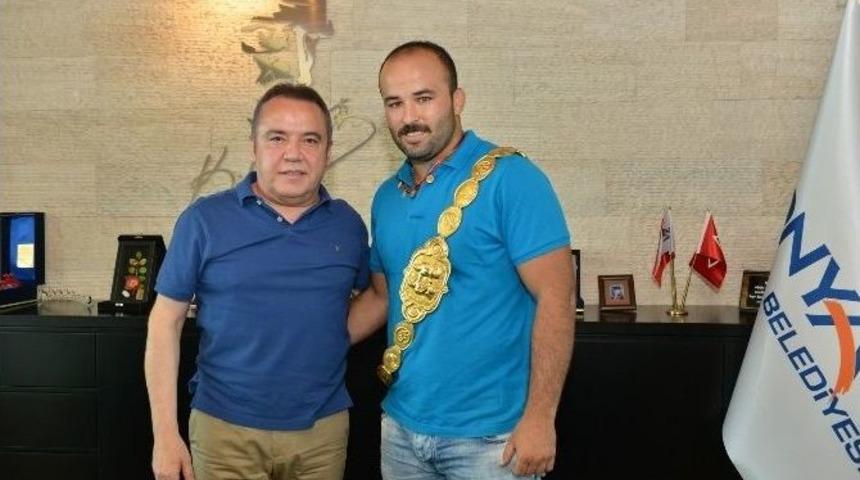 Başpehlivan Orhan Okulu&rsquo;dan Başkan B&ouml;cek&rsquo;e Ziyaret