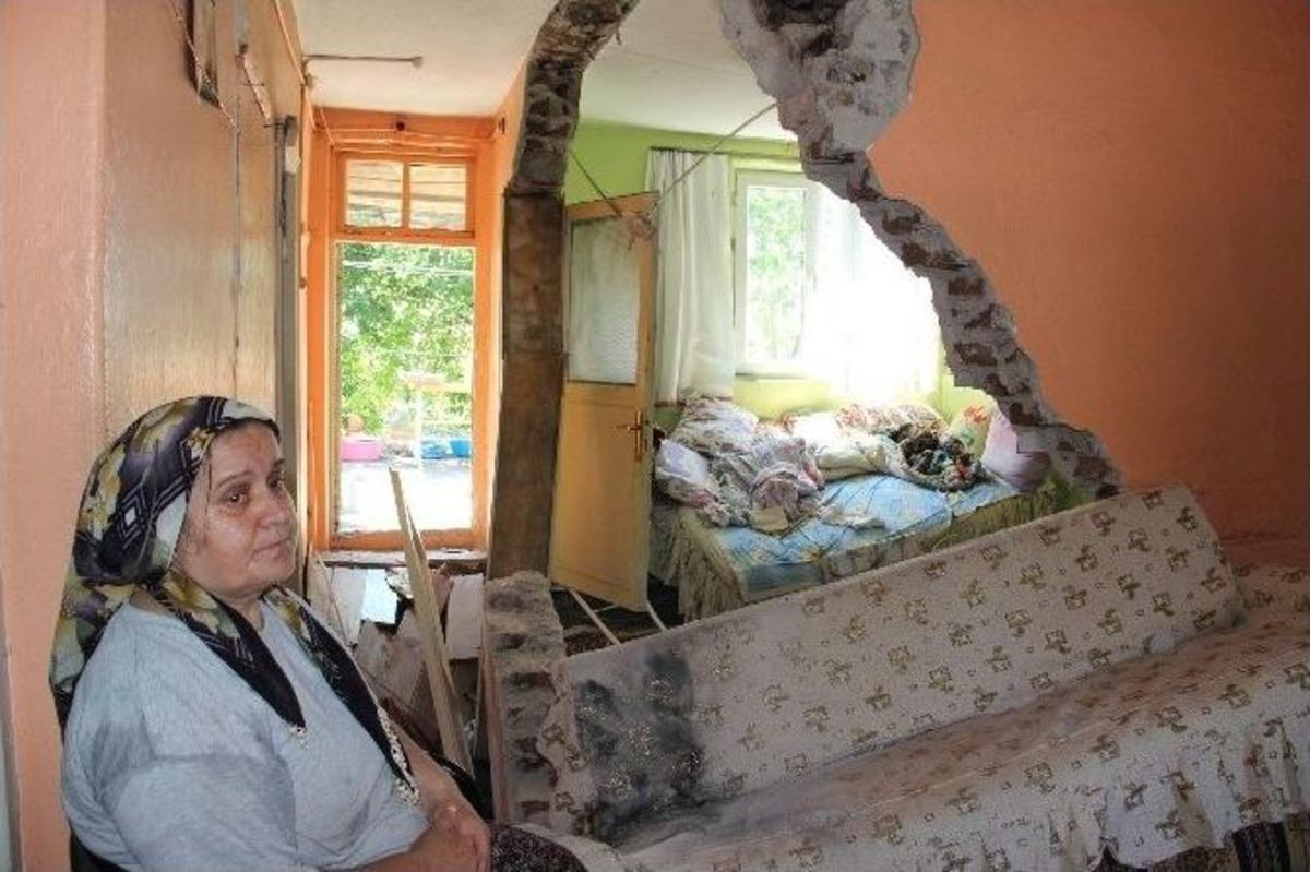 Ereğli&rsquo;de Tek Katlı Binanın Bir Kısmı &Ccedil;&ouml;kt&uuml;