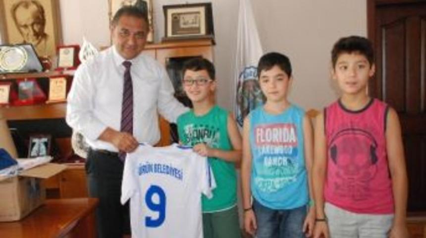 G&uuml;r&uuml;n Belediye Başkanı Nami &Ccedil;ift&ccedil;i Minikleri Sevindirdi