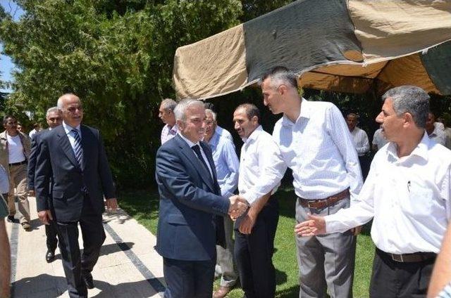 Vali Kam&ccedil;ı İl&ccedil;e M&uuml;ft&uuml;ler Toplantısına Katıldı 1