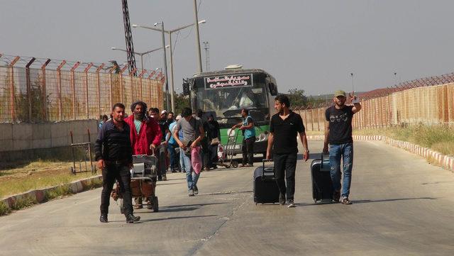 Bayram ziyaretine giden 49 bin Suriyeli döndü
