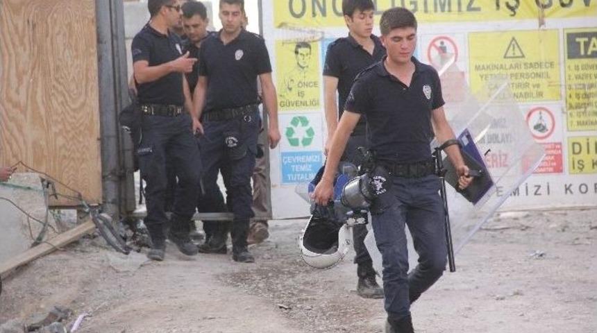 Erzurum&rsquo;da İnşaat İş&ccedil;ileri Arasında Taşlı, Sopalı, T&uuml;fekli Kavga: 2 Yaralı