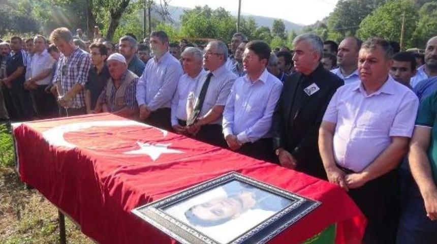 G&ouml;&ccedil;&uuml;kte Kalan Madencinin Cenazesi 10.5 Saat Sonra &Ccedil;ıkarıldı (3)