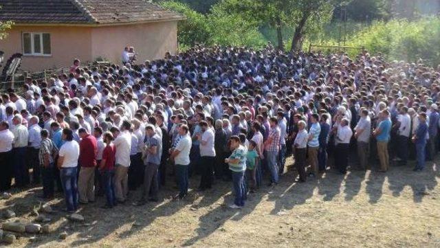 G&ouml;&ccedil;&uuml;kte Kalan Madencinin Cenazesi 10.5 Saat Sonra &Ccedil;ıkarıldı (3) 2