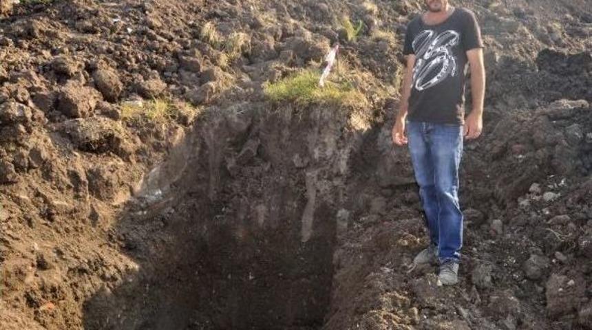 Belediye Hizmet Binası Inşaatı Kazısında 50 Santimlik Top Mermisi Bulundu