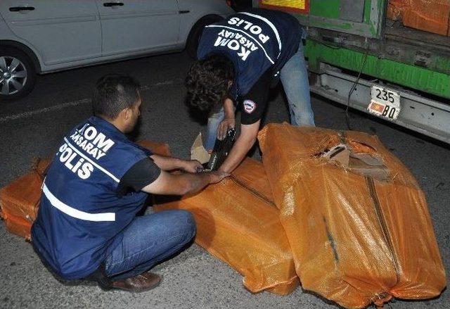 Polisin Durdurduğu Tır’dan 300 Bin Paket Kaçak Sigara Çıktı