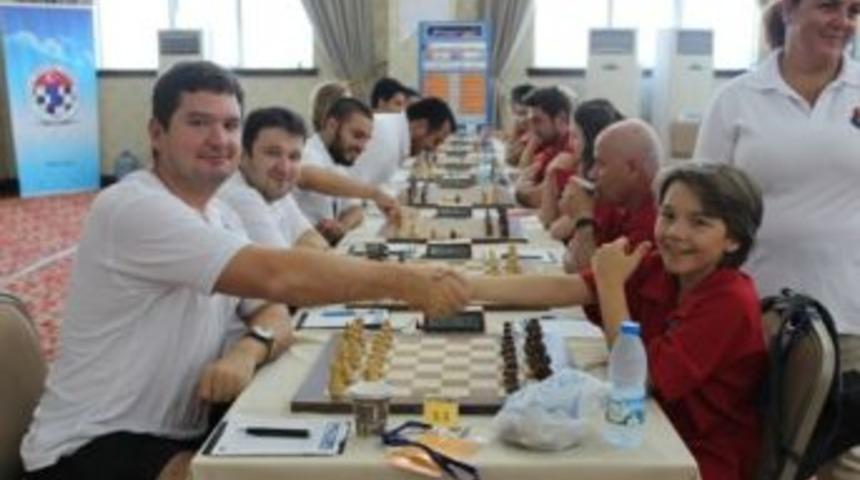 T&uuml;rkiye İş Bankası S&uuml;per Satran&ccedil; Liginde Kayseri Şeker 11. Tura Y&uuml;kseldi