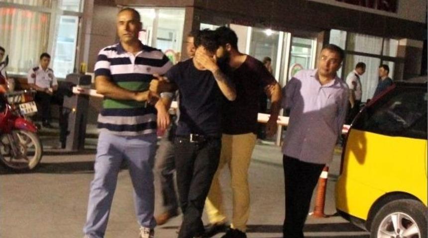 Sahte Polisler Ger&ccedil;ek Polise Kimlik Sorunca Baltayı Taşa Vurdu