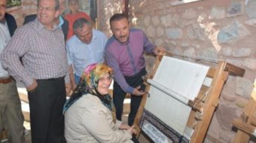 Halıcılık Kursunun İlk Halıları Kesildi