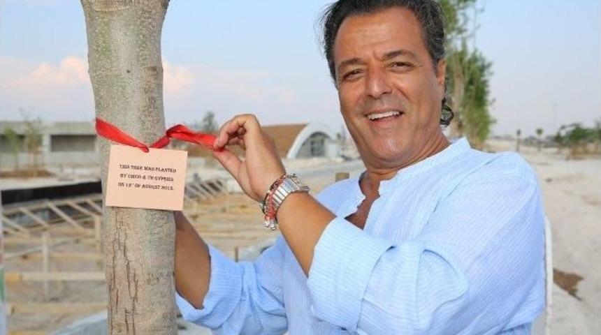 Fransız Şarkıcı Chico, İlk Ağacını Expo&rsquo;ya Dikti